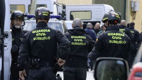 Miembros de la Guardia Civil en la operaci&oacute;n para desmantelar el t&uacute;nel entre Ceuta y Marruecos.