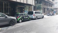 Veh�culo de movilidad compartida en la antigua zona de la ORA de Ourense
