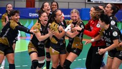 Las jugadoras del Guard�s, celebrando el pase a la semifinal de la Copa de la Reina.