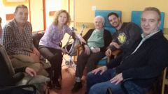 Isolina Berganti�os, con varios familiares, en la celebraci�n de su cumplea�os el a�o pasado