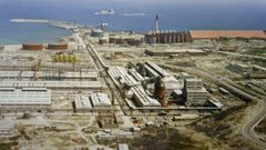 Vista de la f�brica de Al�mina Aluminio en San Cibrao, durante la etapa de construcci�n del complejo