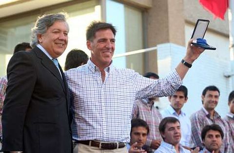 El alcalde de Rancagua entreg� a Berizzo las llaves de la ciudad y la medalla de la Santa Cruz de Triana. 