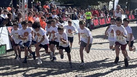 Peque&ntilde;os y mayores participan todos los a&ntilde;os en A Carreira de Leo