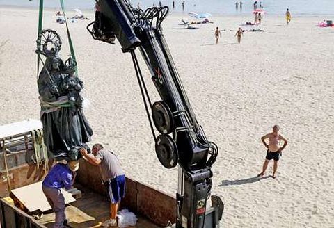 A comienzos del pasado mes de septiembre se instal� en la zona de Quenxo una nueva imagen en bronce, realizada por el escultor alem�n Bert Gerresheim.