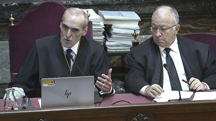 El fiscal jefe anticorrupci&oacute;n, Alejandro Luz&oacute;n, junto al abogado del PP Alberto Dur&aacute;n, durante el juicio por el caso mascarillas.
