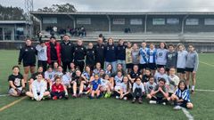 Foto de familia de la jornada de puertas abiertas de la UD Cerqueda