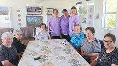Eva Amado, F�tima L�pez y Eliana est�n al frente de las casas del mayor de Mazaricos, regentadas por tres cooperativas