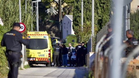 Agentes de los GEO de la Polic�a Nacional llegados desde Madrid este s�bado intervienen en el dispositivo desplegado en Ca�ada Hermosa, en Murcia