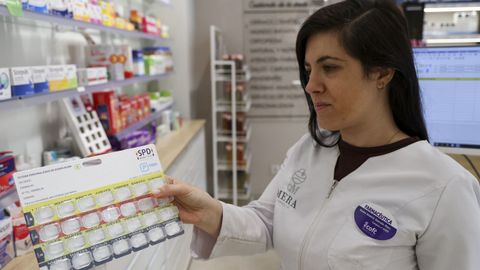 Est� demostrado que los sistemas personalizados de dosificaci�n, en la foto uno de ellos en la farmacia Mera, en Santiago, mejoran la adherencia terap�utica