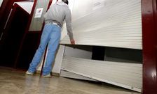 Los ladrones robaron la pasada noche en la cafeter�a de la estaci�n de autobuses de Carballo.