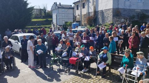 Vecinos de Manzaneda, durante la manifestacin