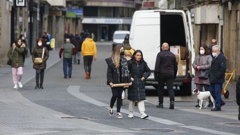 Primer da sin mascarillas en la calle en Pontevedra