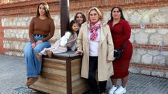Celia junto a su hija mayor, Patricia; sus nietas Arancha y Paula y su bisnieta�Isabella.
