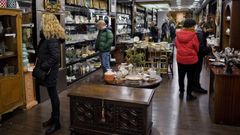 O Mercadillo est� en la calle Real y en Linares Rivas 57