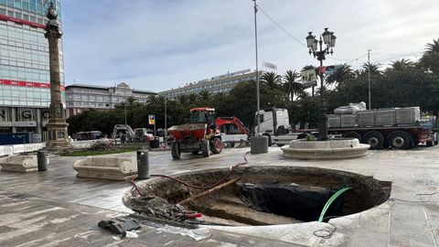 La nueva ubicaci�n en la que se situar� el metrosidero de los Cantones. En el agujero se pueden ver restos del antiguo puerto
