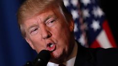 El presidente de Estados Unidos, Donald Trump, confirm� hoy haber ordenado un ataque militar contra el �aer�dromo en Siria desde el que se lanz� el ataque qu�mico� y llam� �a todas las naciones civilizadas� a buscar el fin de la �matanza y el derramamiento de sangre� que vive ese pa�s.