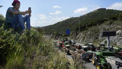 Corte de trficoen laautopista AP-7 en direccin a Francia por las protestasde agricultores espaoles y francesesen el marco de las elecciones europeas