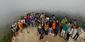 Os participantes do campo de traballo, os monitores e outros rapaces de Boqueix�n subiron ata o cumio do Pico Sacro. 